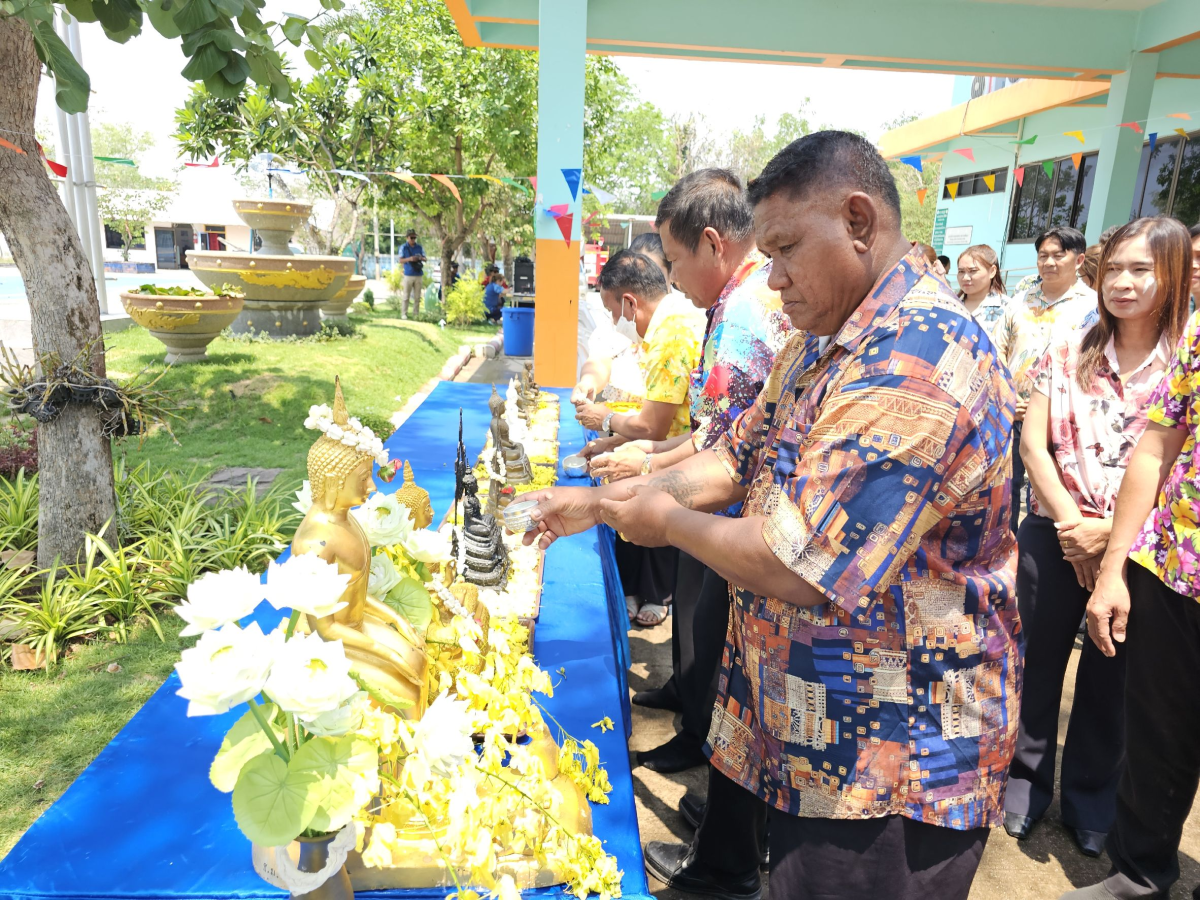 เทศบาลตำบลพันดุง จัดกิจกรรมโครงการอนุรักษ์สืบสานประเพณีสงกรานต์วันผู้สูงอายุ "สืบสานประเพณีสงกรานต์และวันกตัญญูผู้สูงอายุ" ประจำปีพุทธศักราช 2569