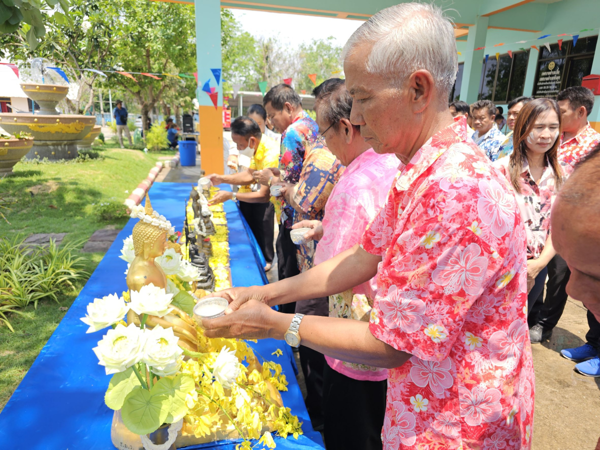 เทศบาลตำบลพันดุง จัดกิจกรรมโครงการอนุรักษ์สืบสานประเพณีสงกรานต์วันผู้สูงอายุ "สืบสานประเพณีสงกรานต์และวันกตัญญูผู้สูงอายุ" ประจำปีพุทธศักราช 2569