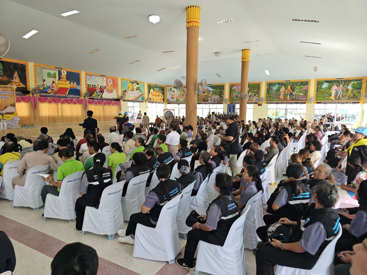 นายเรวัตร งัดสันเทียะ นายกเทศมนตรีตำบลพันดุง พร้อมด้วยคณะผู้บริหารสมาชิกสภาเทศบาลพนักงานเทศบาล ร่วมต้อนรับ นายอนุพงศ์ สุขสมนิตย์ ผู้ว่าราชการจังหวัดนครราชสีมา นายสมภพ มุกดาสนิท นายอำเภอขามทะเลสอ พร้อมด้วยส่วนราชการต่างๆ ภายในจังหวัดนครราชสีมา ในการดำเนินโครงการ สร้างเสริมความจงรักภักดีต่อสถาบัน บำบัดทุกข์ บำรุงสุข สร้างรอยยิ้มให้ประชาชน ประจำปีงบประมาณพ.ศ. 2569 ณ วัดบ้านพันดุง หมู่ที่ 1 ตำบลพันดุง อำเภอขามทะเลสอ จังหวัดนครราชสีม