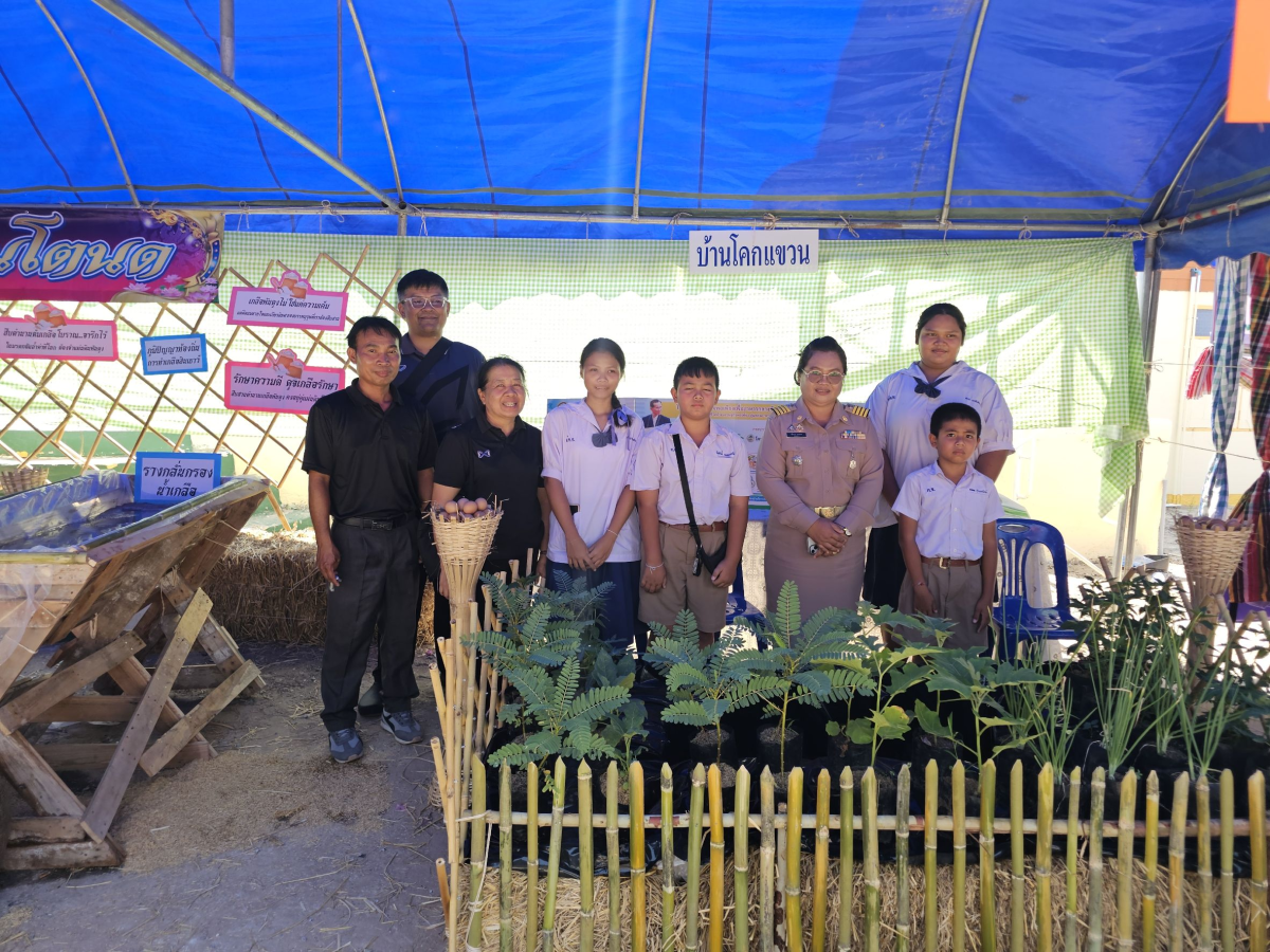 นายเรวัตร งัดสันเทียะ นายกเทศมนตรีตำบลพันดุง พร้อมด้วยคณะผู้บริหารสมาชิกสภาเทศบาลพนักงานเทศบาล ร่วมต้อนรับ นายอนุพงศ์ สุขสมนิตย์ ผู้ว่าราชการจังหวัดนครราชสีมา นายสมภพ มุกดาสนิท นายอำเภอขามทะเลสอ พร้อมด้วยส่วนราชการต่างๆ ภายในจังหวัดนครราชสีมา ในการดำเนินโครงการ สร้างเสริมความจงรักภักดีต่อสถาบัน บำบัดทุกข์ บำรุงสุข สร้างรอยยิ้มให้ประชาชน ประจำปีงบประมาณพ.ศ. 2569 ณ วัดบ้านพันดุง หมู่ที่ 1 ตำบลพันดุง อำเภอขามทะเลสอ จังหวัดนครราชสีม