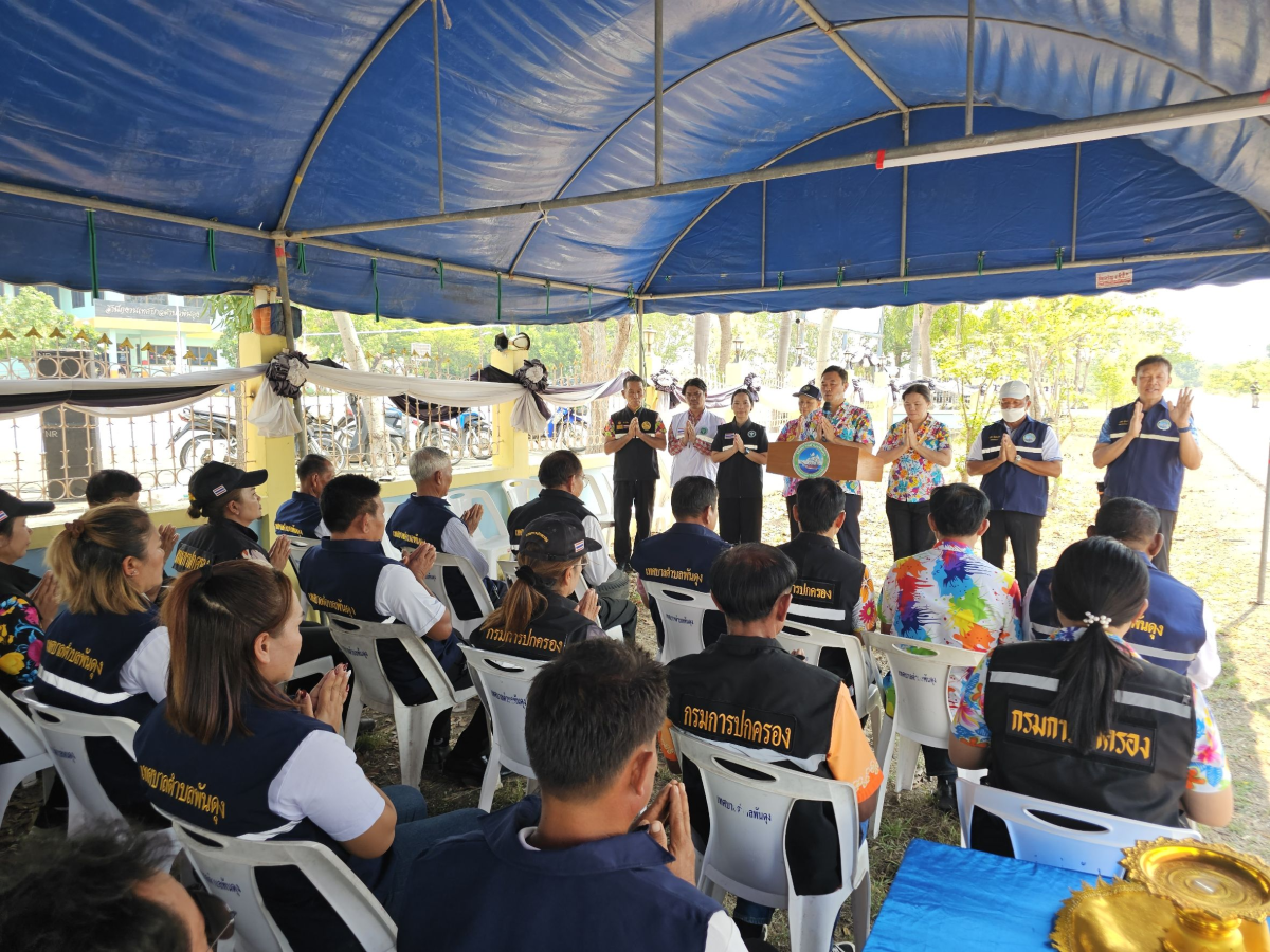 วันที่ 10 เมษายน 2569 นายสมภพ มุกดาสนิท นายอำเภอขามทะเลสอ เป็นประธานในพิธีเปิด จุดรวมบริการประชาชน เทศบาลตำบลพันดุง เทศกาลสงกรานต์ ประจำปีพ.ศ. 2569  ณ บริเวณหน้าสำนักงานเทศบาลตำบลพันดุง