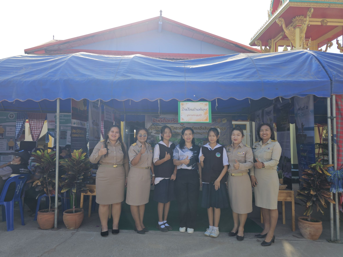 นายเรวัตร งัดสันเทียะ นายกเทศมนตรีตำบลพันดุง พร้อมด้วยคณะผู้บริหารสมาชิกสภาเทศบาลพนักงานเทศบาล ร่วมต้อนรับ นายอนุพงศ์ สุขสมนิตย์ ผู้ว่าราชการจังหวัดนครราชสีมา นายสมภพ มุกดาสนิท นายอำเภอขามทะเลสอ พร้อมด้วยส่วนราชการต่างๆ ภายในจังหวัดนครราชสีมา ในการดำเนินโครงการ สร้างเสริมความจงรักภักดีต่อสถาบัน บำบัดทุกข์ บำรุงสุข สร้างรอยยิ้มให้ประชาชน ประจำปีงบประมาณพ.ศ. 2569 ณ วัดบ้านพันดุง หมู่ที่ 1 ตำบลพันดุง อำเภอขามทะเลสอ จังหวัดนครราชสีม